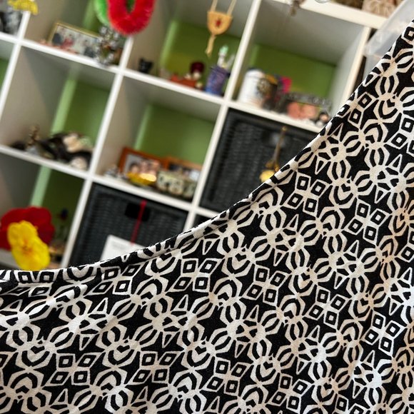 Lane Bryant 26/28 Tank Top Black and White with Lace Trim - Picture 4 of 7